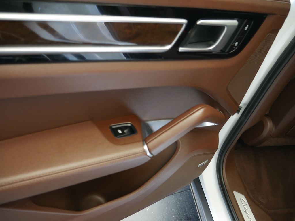 Thumbnail: 2023 Porsche Cayenne - 19