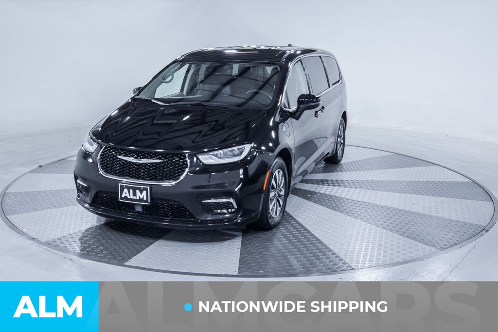 Used 2023 Black Chrysler Touring L image 2