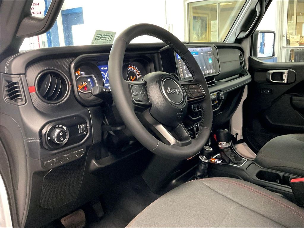 2026 Jeep Gladiator — photo 8