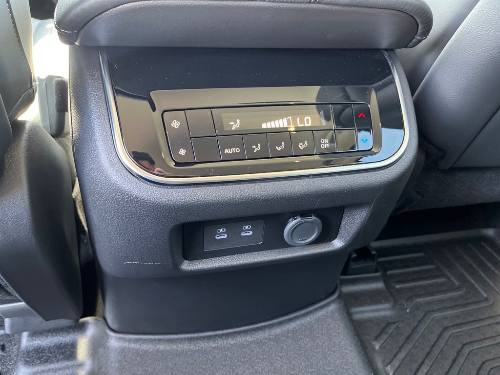 2025 Nissan Armada SV