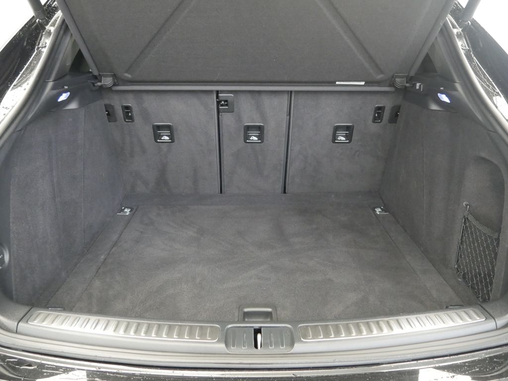 Thumbnail: 2023 Porsche Macan - 25