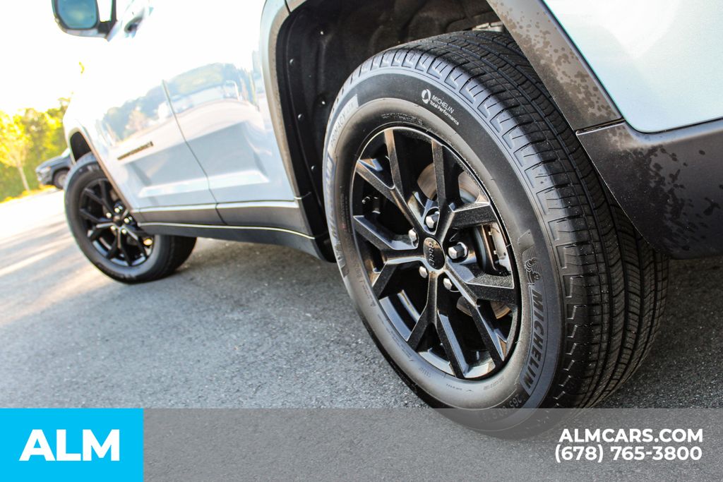 Used 2025 Silver Jeep Altitude image 15