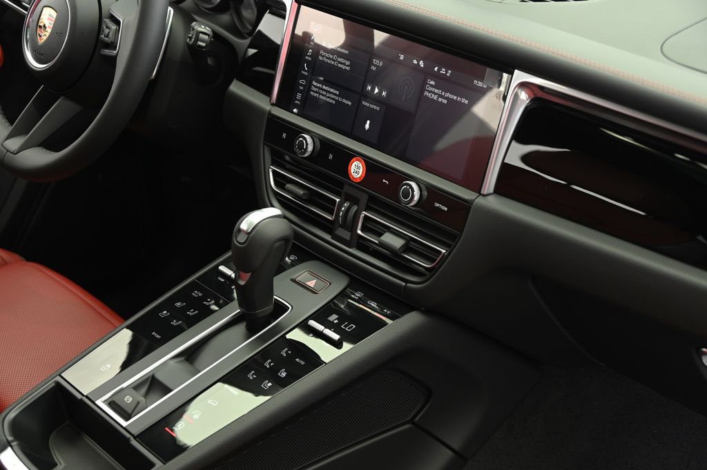 Thumbnail: 2025 Porsche Macan - 25