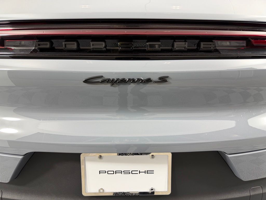 Thumbnail: 2026 Porsche Cayenne - 14