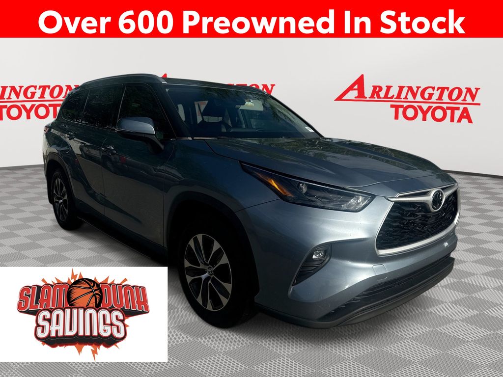 Moon Dust 2022 Toyota Highlander XLE FWD SUV / Crossover Front-Wheel Drive 8-Speed Automatic