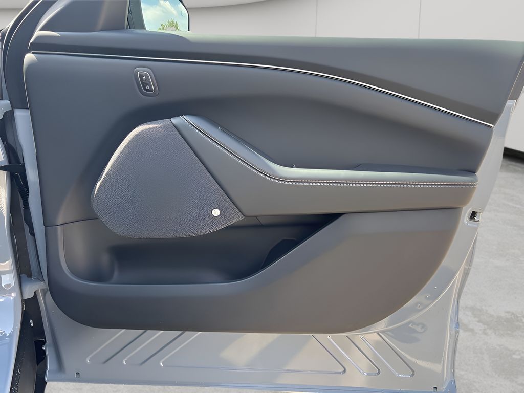 2025 Ford Mustang Mach-E