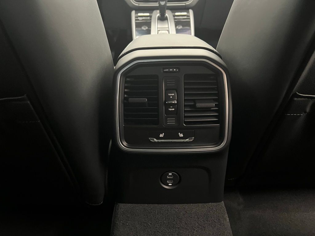 Thumbnail: 2026 Porsche Macan - 17