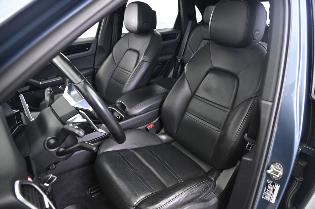 Thumbnail: 2020 Porsche Cayenne - 30