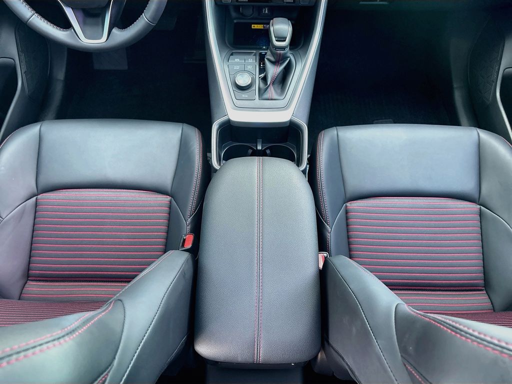 Thumbnail: 2025 Toyota RAV4 - 16