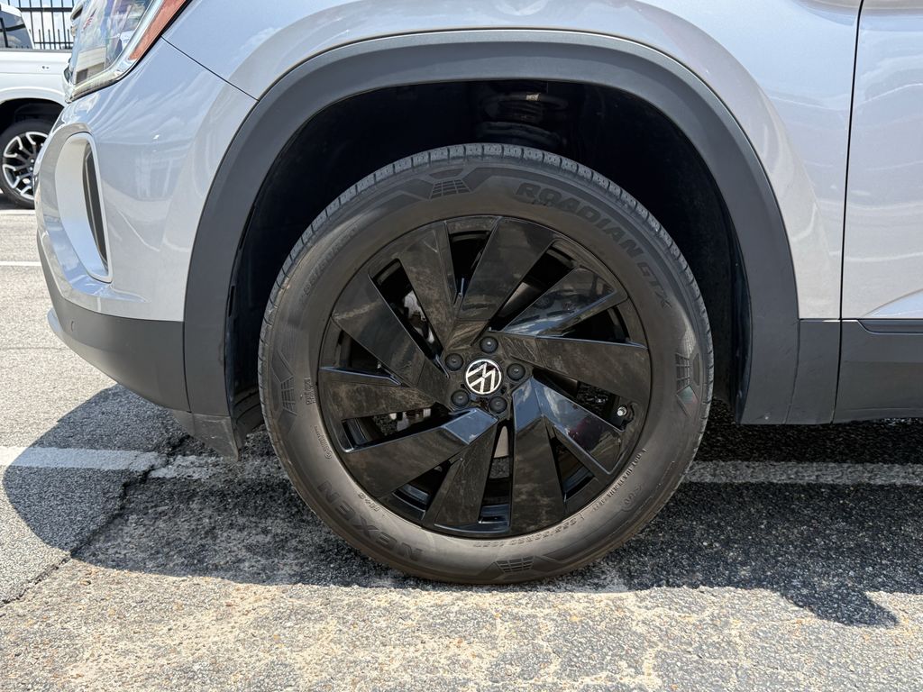 2024 Volkswagen Atlas 2.0T SE w/Technology  at Toyota of Victoria