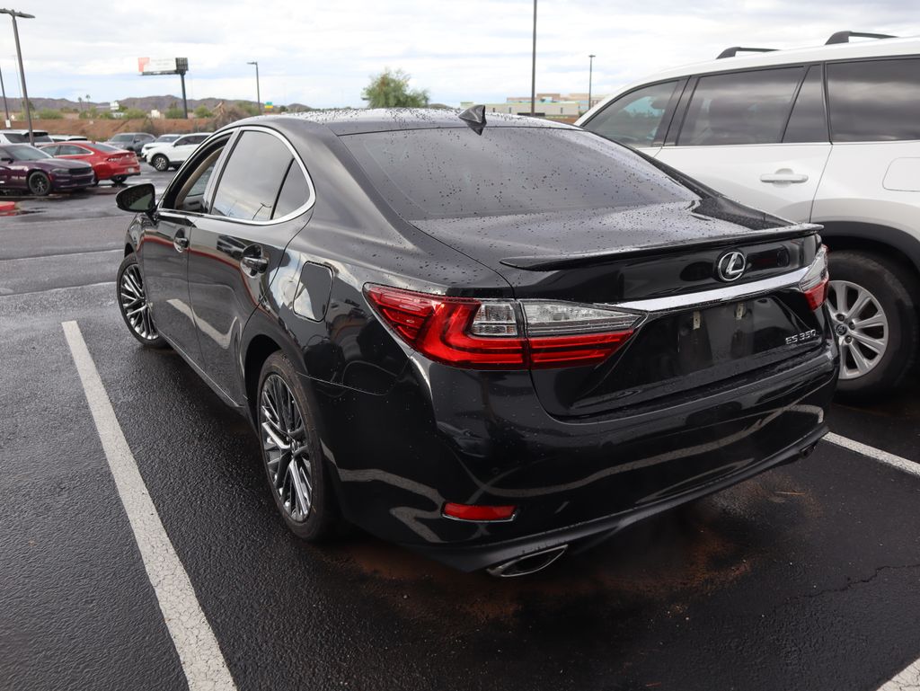 Thumbnail: 2016 Lexus ES - 2