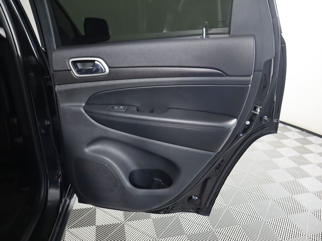 Thumbnail: 2018 Jeep Grand Cherokee - 28