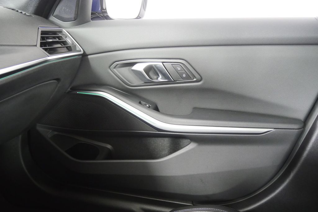 2024 BMW 3 Series 330i 27