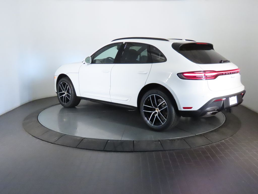 Thumbnail: 2026 Porsche Macan - 3
