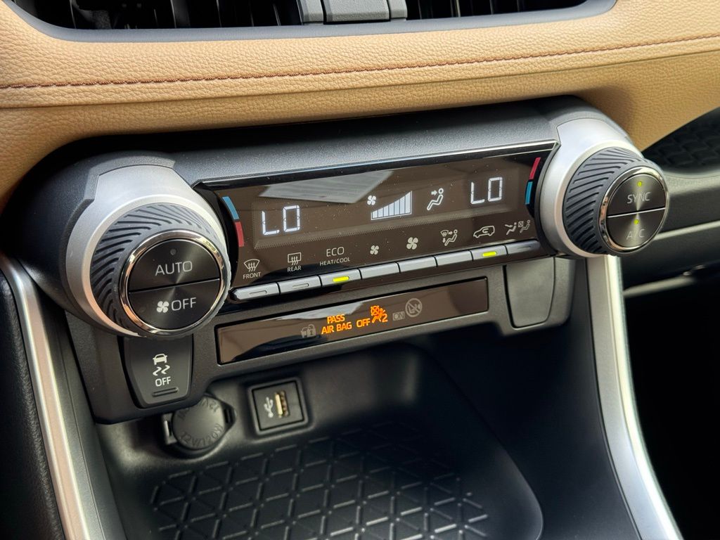2025 Toyota RAV4 Hybrid LE photo 24