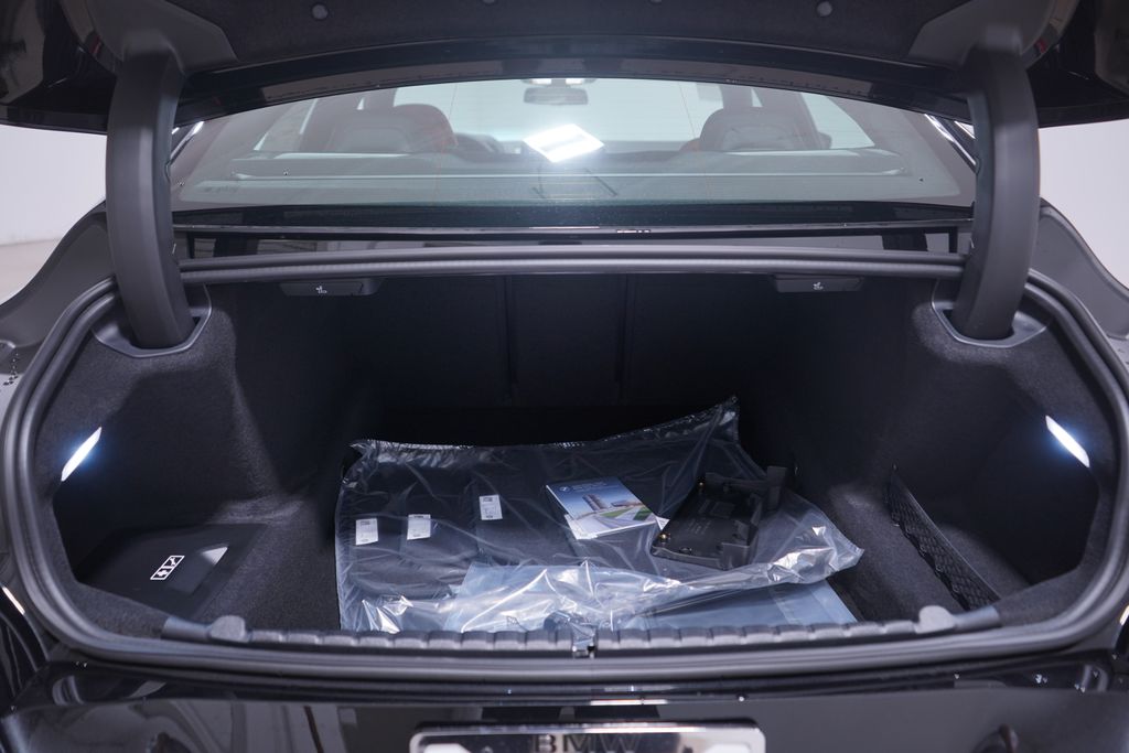 Thumbnail: 2026 BMW 8 Series - 19