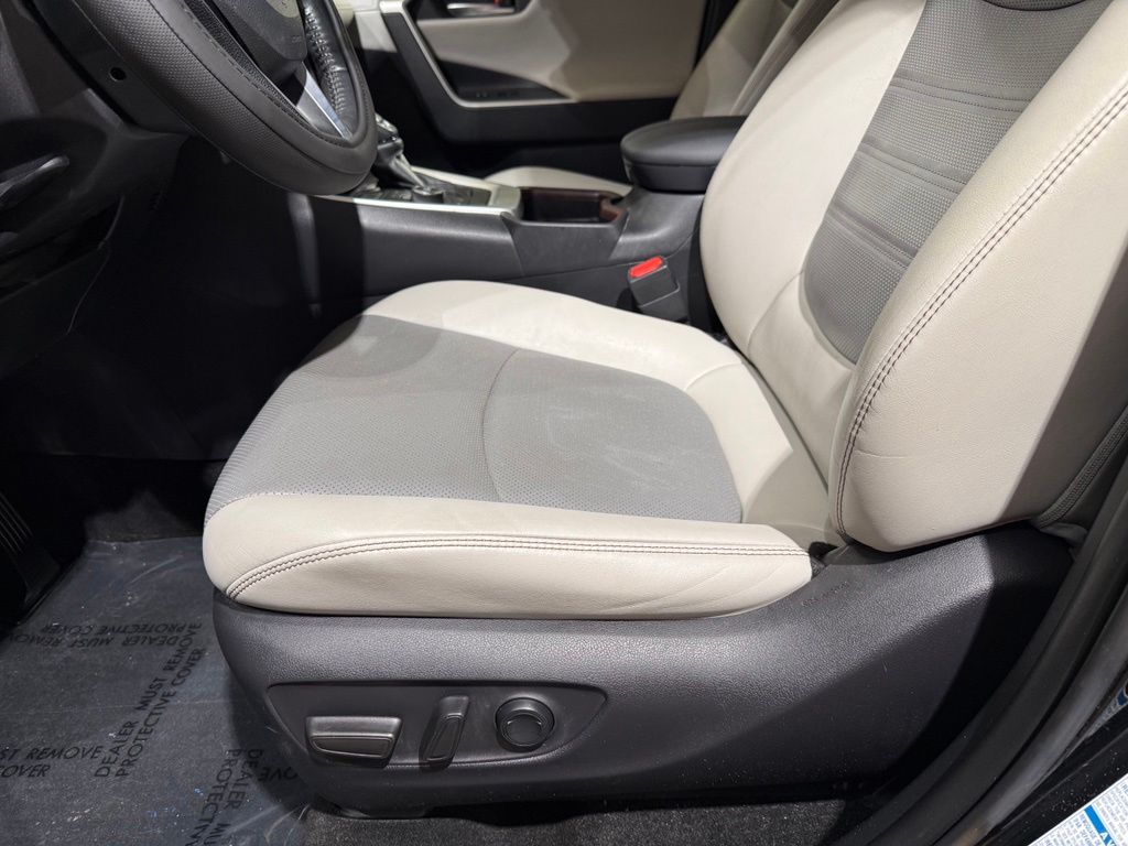 Thumbnail: 2019 Toyota RAV4 - 14