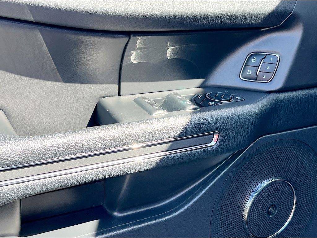 Used 2024 Silver Ford Limited image 18