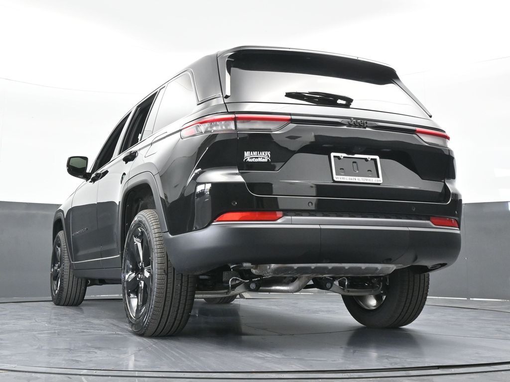 New 2026 Diamond Black Crystal Pearlcoat Jeep Limited image 54