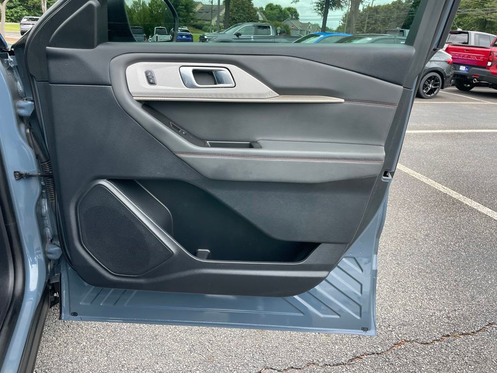 Thumbnail: 2025 Ford Explorer - 30