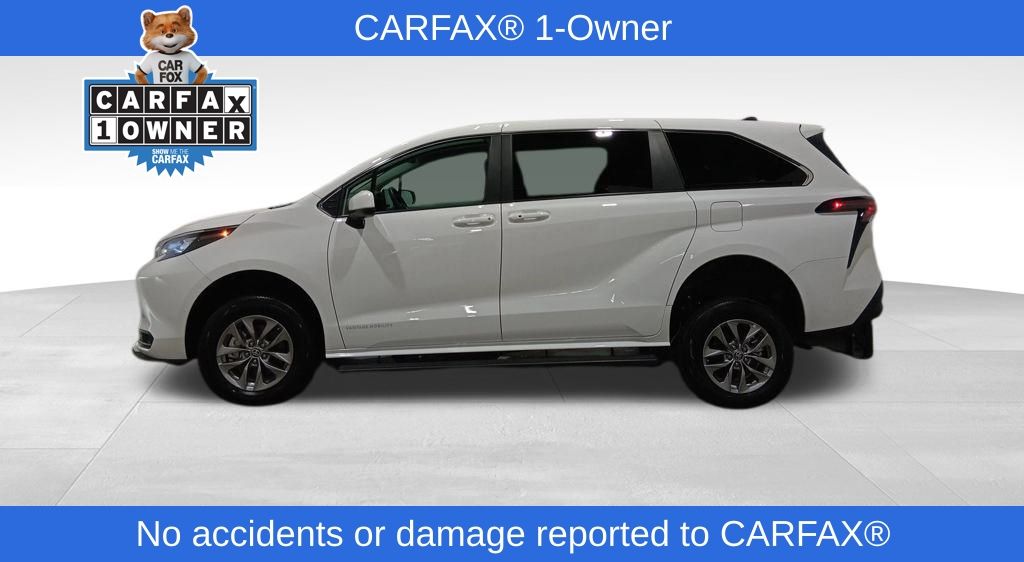 2024 Toyota Sienna LE