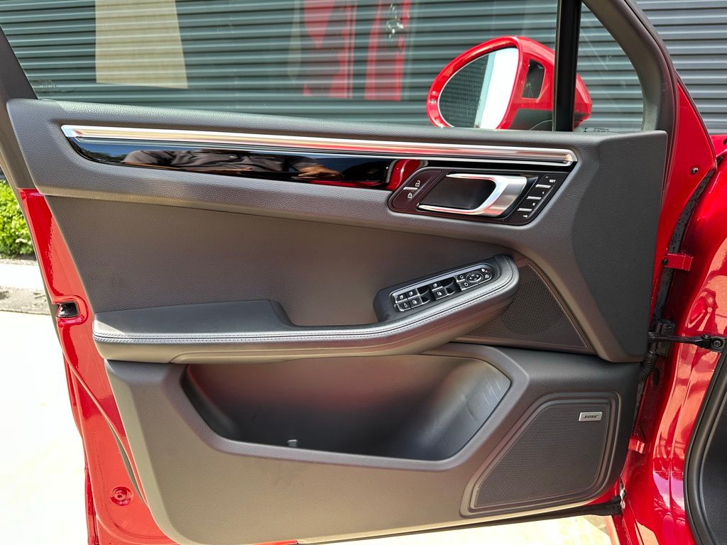 Thumbnail: 2019 Porsche Macan - 14