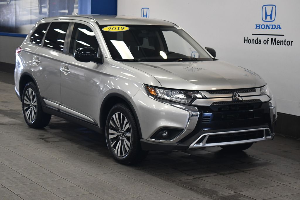 Thumbnail: 2019 Mitsubishi Outlander - 9
