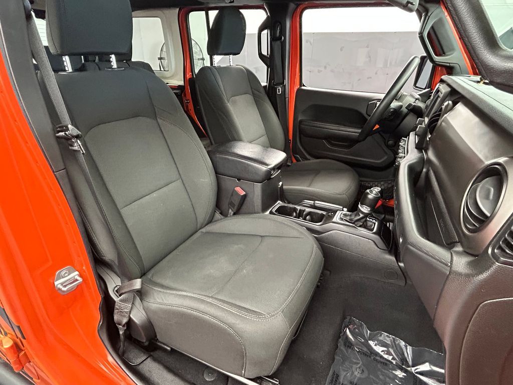 Used 2018 Punkn Metallic Clearcoat Jeep Unlimited Sport image 13
