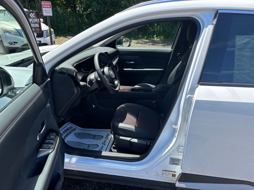 New 2026 White Nissan SR image 9