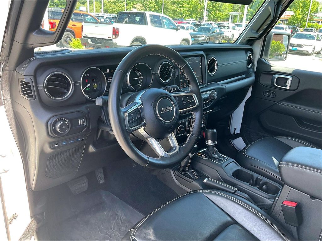 2023 Jeep Wrangler — photo 8