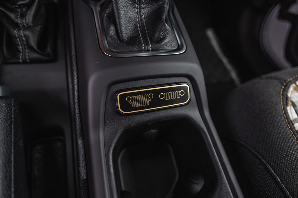 2026 Jeep Gladiator 85th Anniversary Edition thumbnail 37