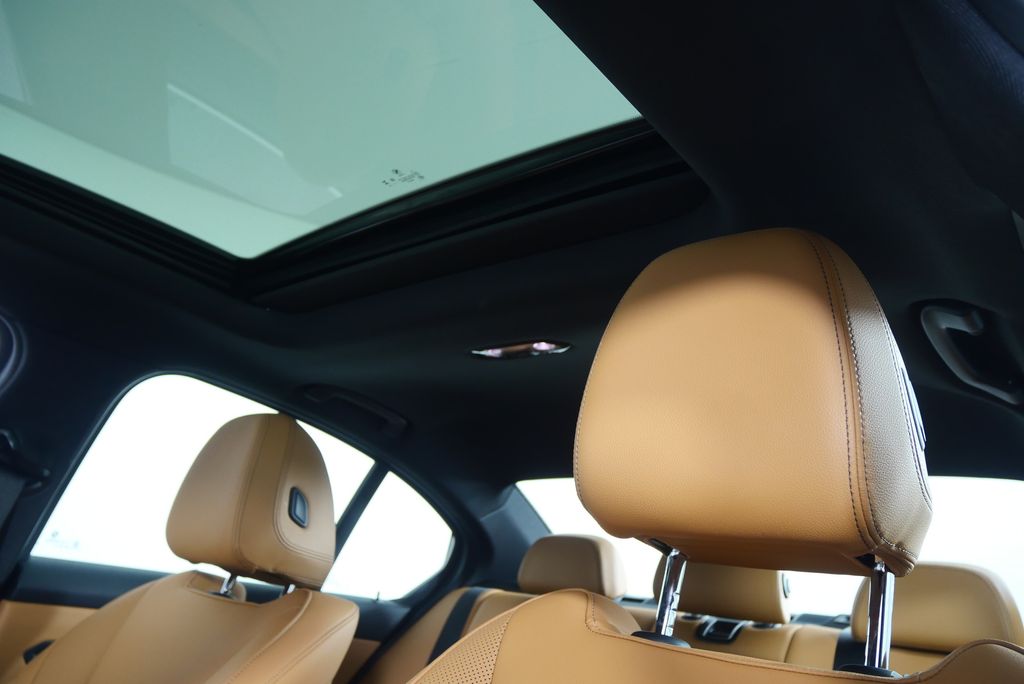 Thumbnail: 2024 BMW 3 Series - 12