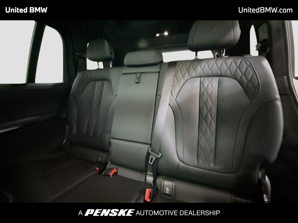 Thumbnail: 2025 BMW X7 - 13