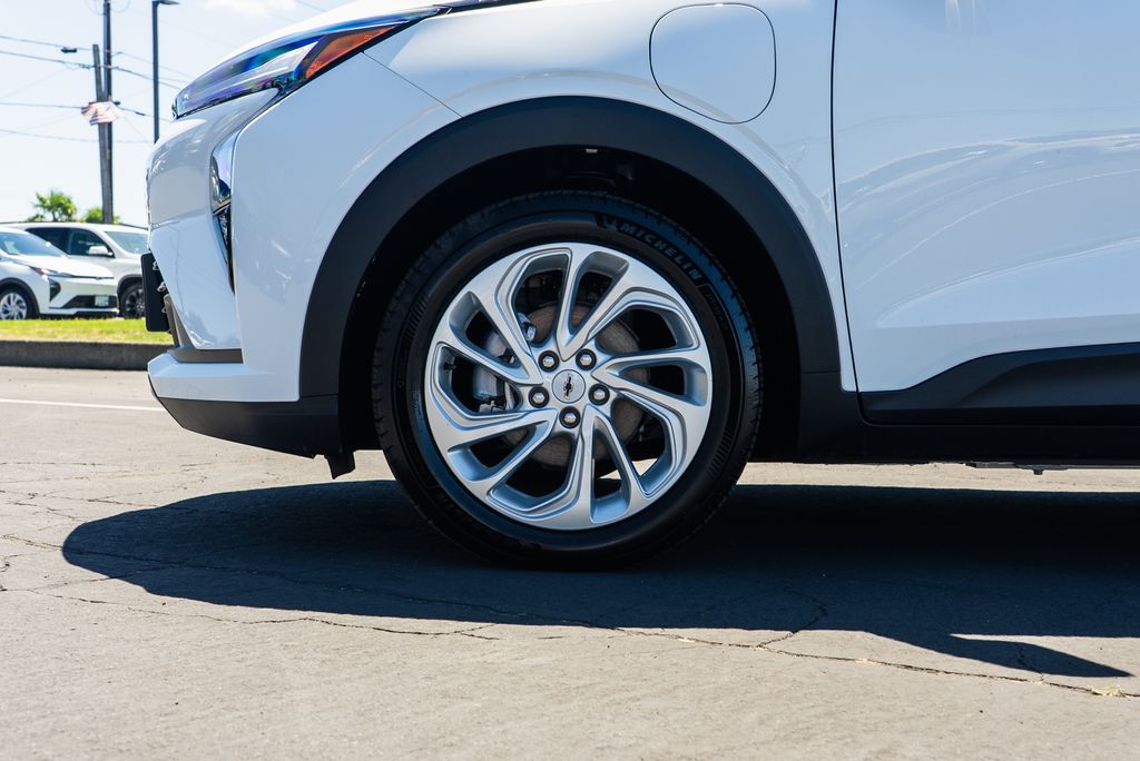 2027 Chevrolet Bolt LT - Photo 8