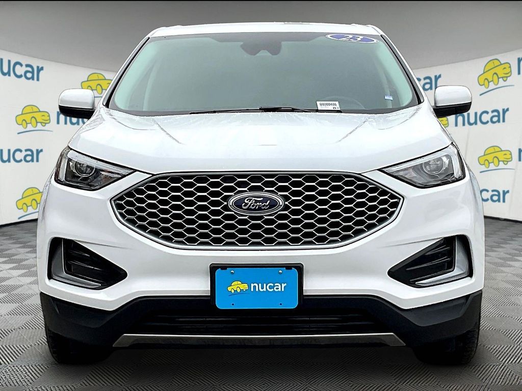 2023 Ford Edge — photo 2