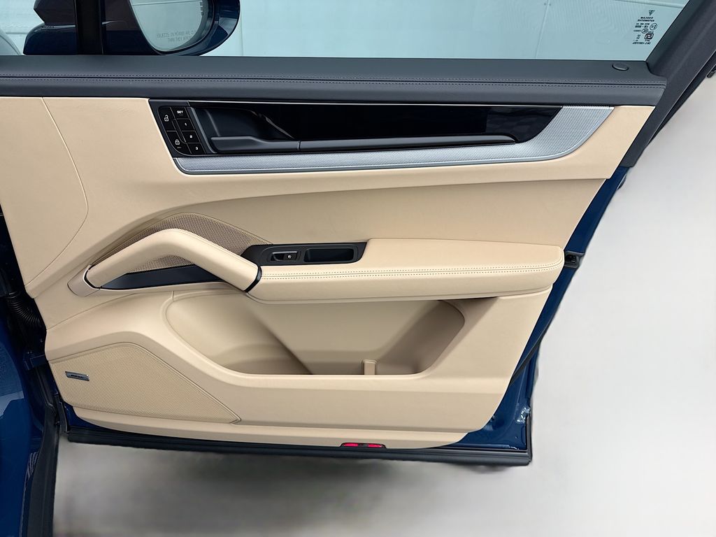 Thumbnail: 2026 Porsche Cayenne - 26