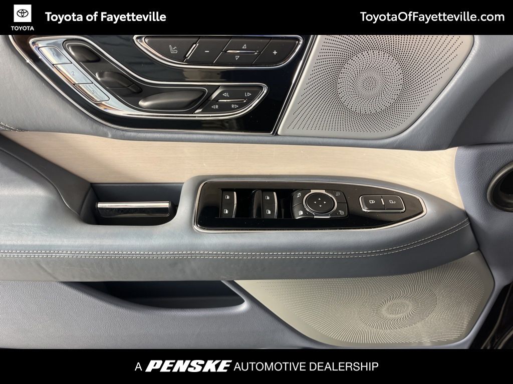Thumbnail: 2018 Lincoln Navigator - 29