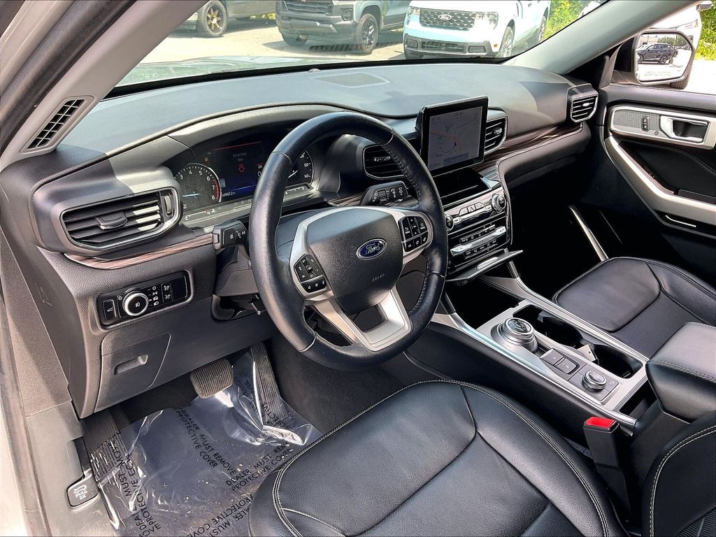 2023 Ford Explorer — photo 8