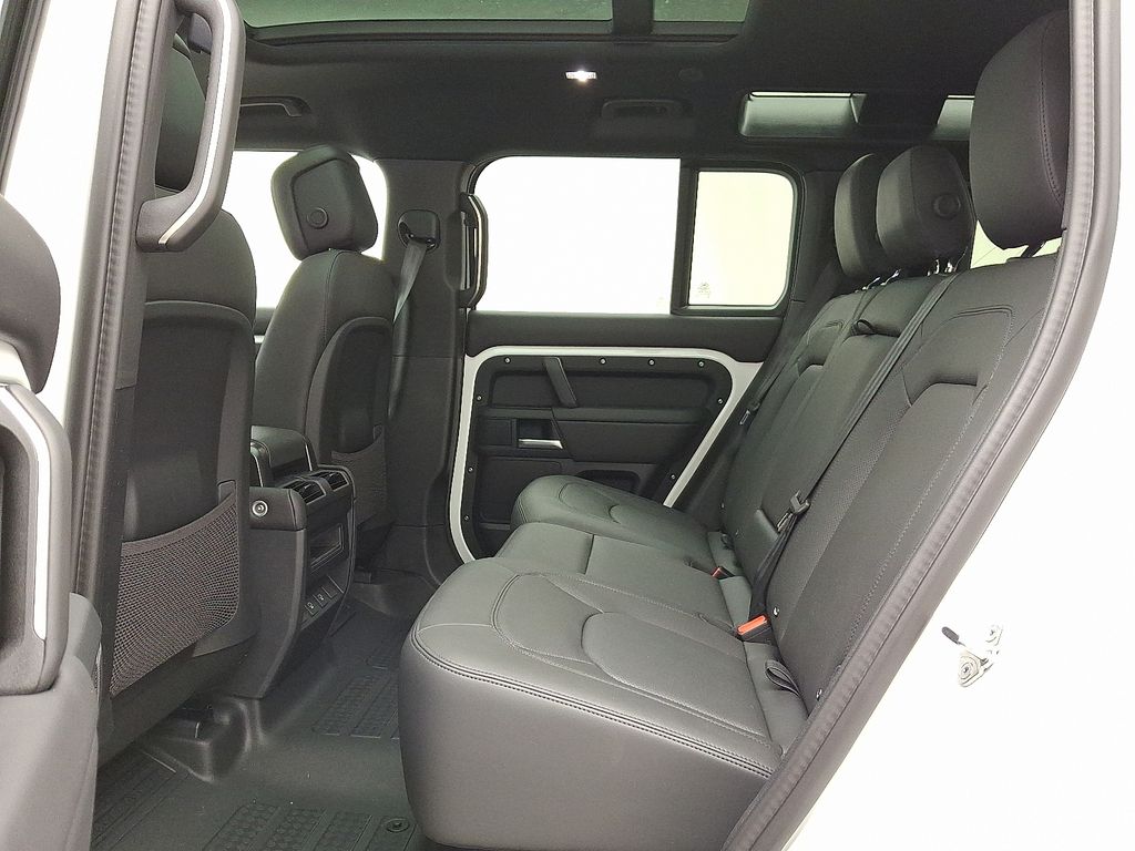 2025 Land Rover Defender 110 6