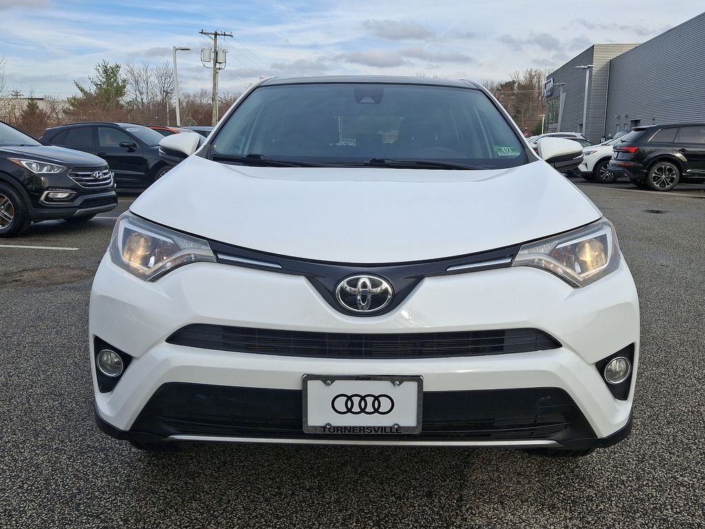 2018 Toyota RAV4 XLE 2