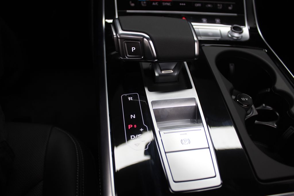 Thumbnail: 2026 Audi Q8 - 18