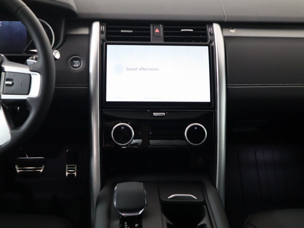 Thumbnail: 2023 Land Rover Discovery - 16