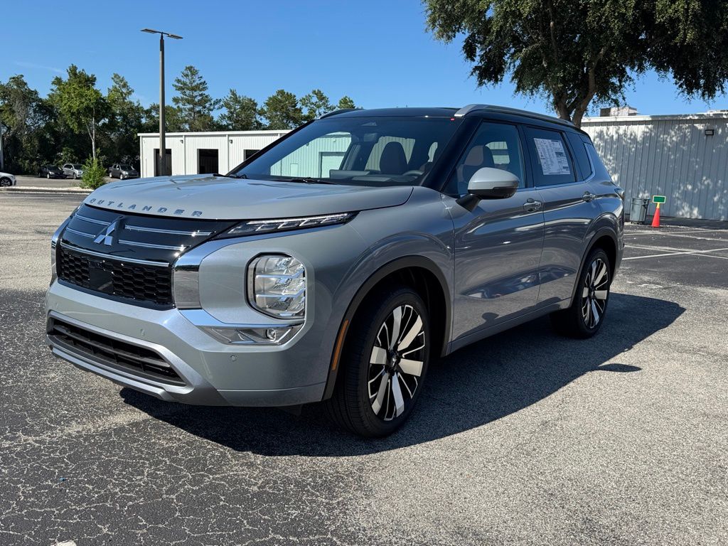 2025 Mitsubishi Outlander SEL photo 3