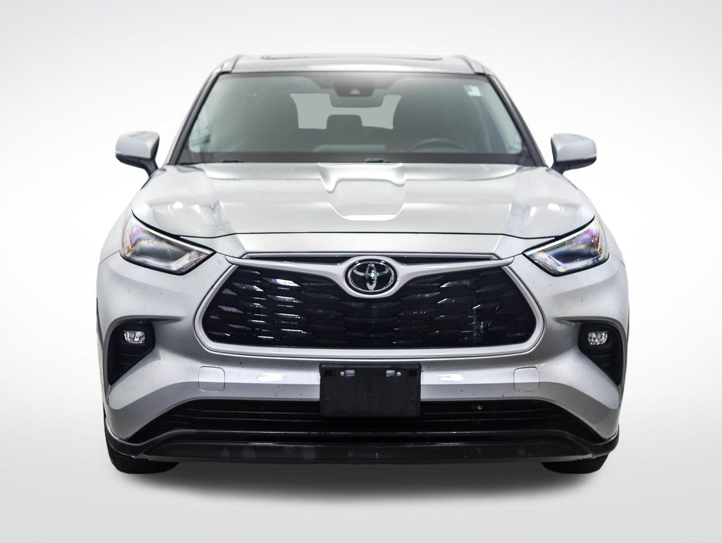 Thumbnail: 2022 Toyota Highlander - 8
