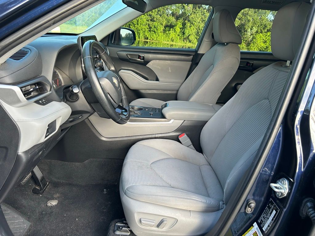 Thumbnail: 2021 Toyota Highlander - 15