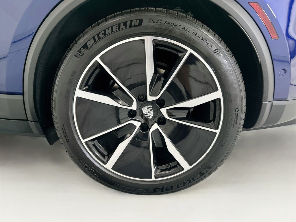 Thumbnail: 2026 Porsche Macan - 31