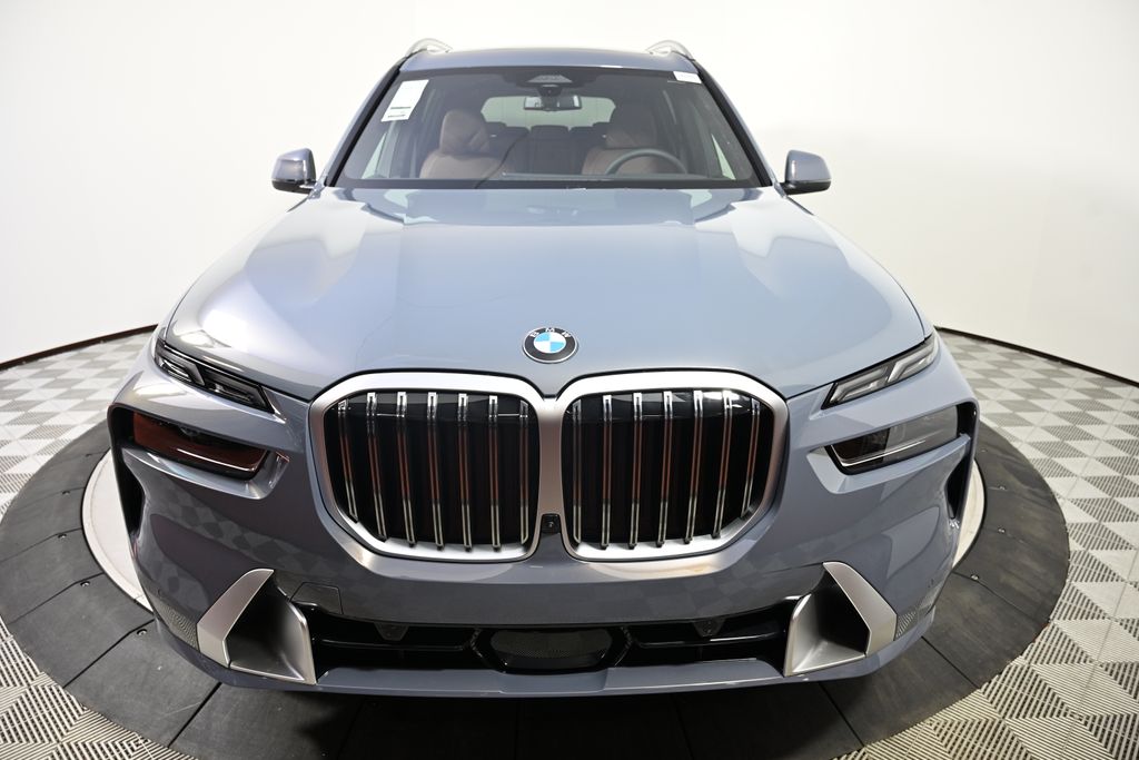 2025 BMW X7 xDrive40i 8