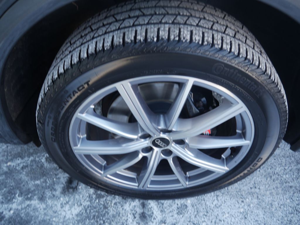 Thumbnail: 2023 Audi SQ5 - 11