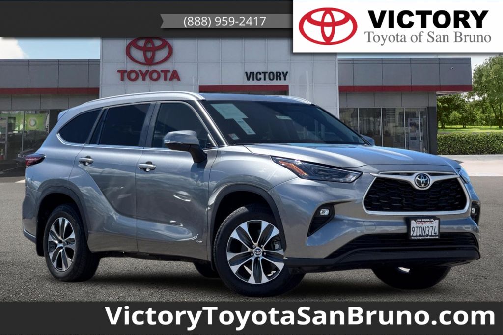 Heavy Metal 2025 Toyota Highlander Hybrid XLE AWD SUV / Crossover All-Wheel Drive Continuously Variable Transmission