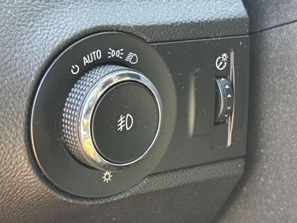 Thumbnail: 2011 Chevrolet Camaro - 26